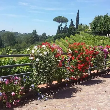 Aparthotel Il Vigneto Lari